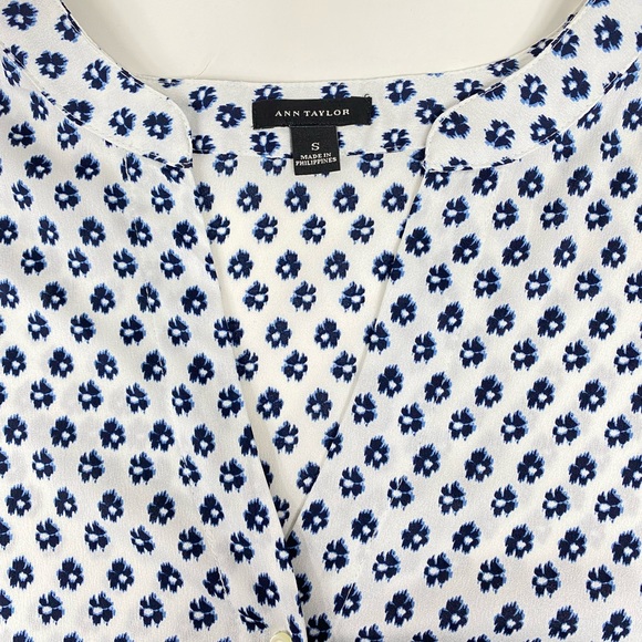 Ann Taylor White Button-Down Blue Flower Print Long-Sleeve Blouse Size S… - Picture 9 of 11